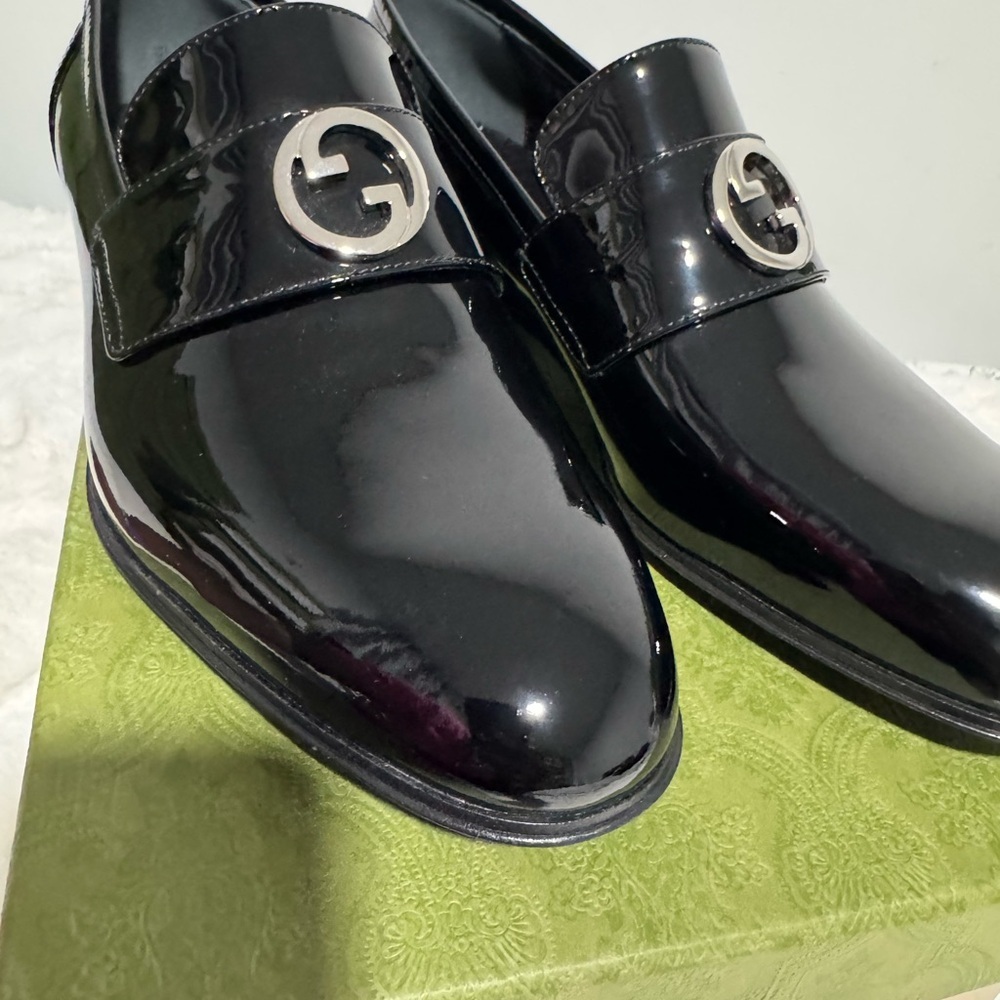 Gucci Black Loafers with Silver Logo and Glossy Finish - Picture 6 of 7